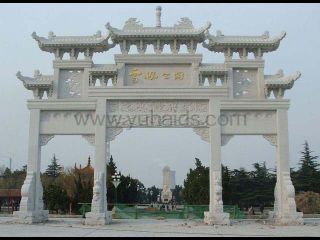 石牌坊價格預(yù)算應(yīng)包括機械架材使用、牌坊制作雕刻材料、人工等多個方面